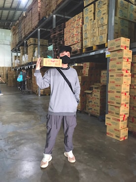 「oversize」｜「アイテム（スウェット）」を使った、Ronnie Yangさん（メンズ・168cm）の春コーディネート