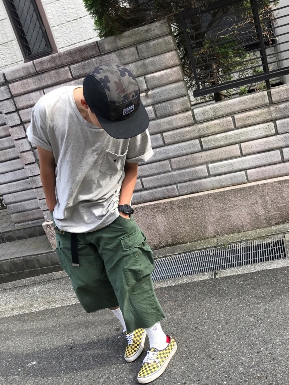 「コンバース、コンズ、カーキ、VANS、コカコーラ、ラルフローレン、Tシャツ、グレー、チェッカーフラッグ」｜「CONVERSEのアイテム（キャップ、ブラック系）」を使った、mojaさん（メンズ・167cm）の夏コーディネートの1枚目の写真