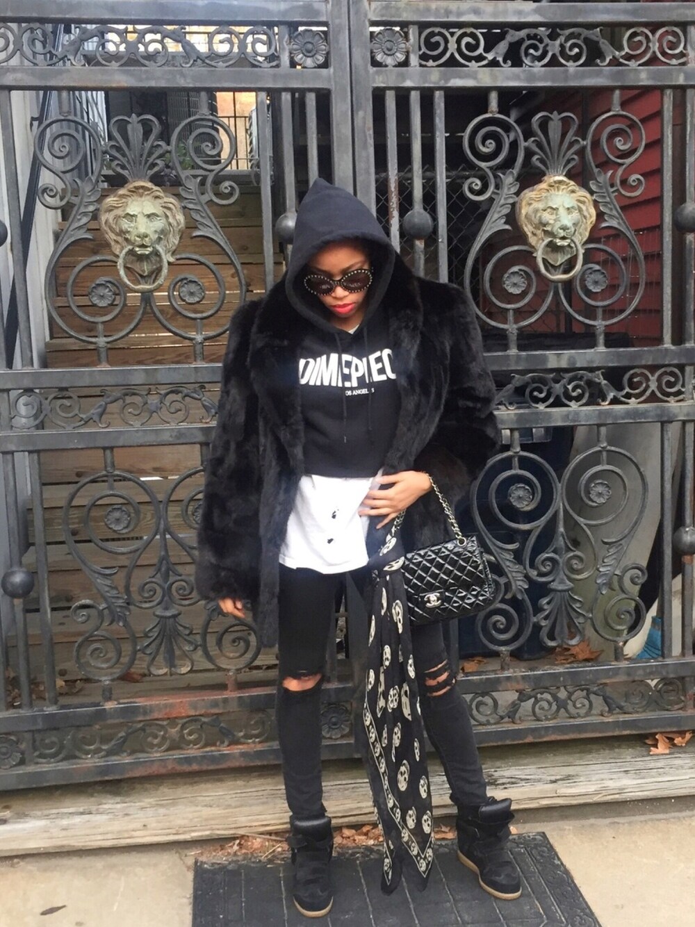 「kicks、outfit、denim、black and white、streetstyle、sneakers、fur、chanel、GUCCI、ankleboots」｜「DIMEPIECEのアイテム（パーカー、ブラック系）」を使った、Abby Love さん（レディース・165cm）の春コーディネートの1枚目の写真