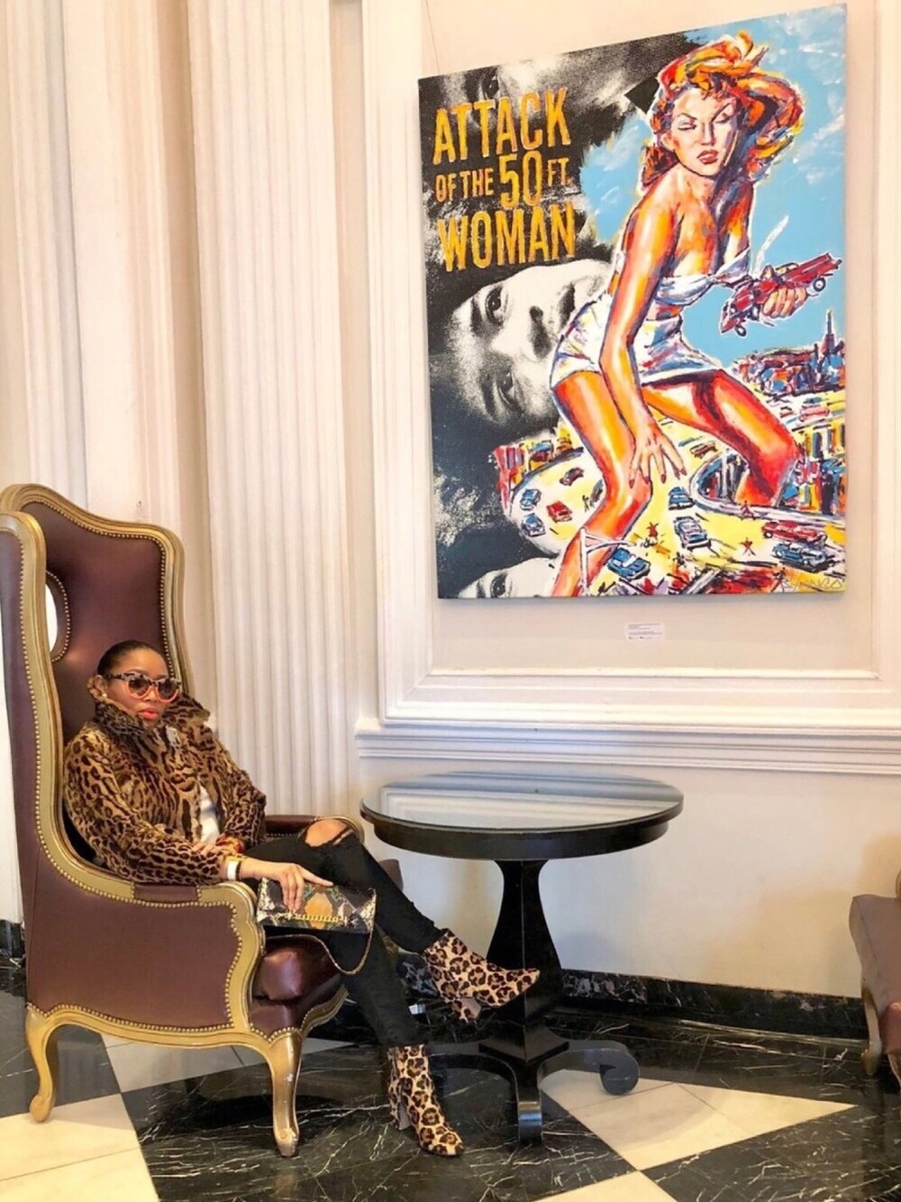 「oversize、fur、chic、jacket 、booties、VINTAGE、GUCCI、ootd、streetstyle、animal print」｜「STELLA McCARTNEYのアイテム（サングラス、ブラウン系）」を使った、Abby Love さん（レディース・165cm）の秋コーディネートの1枚目の写真