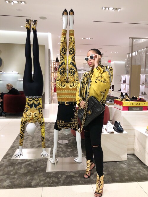 GIANNI VERSACE Miamiブラウス　 ジャンニヴェルサーチ GIANNI VERSACEのシャツ/ブラウスを使った人気ファッション