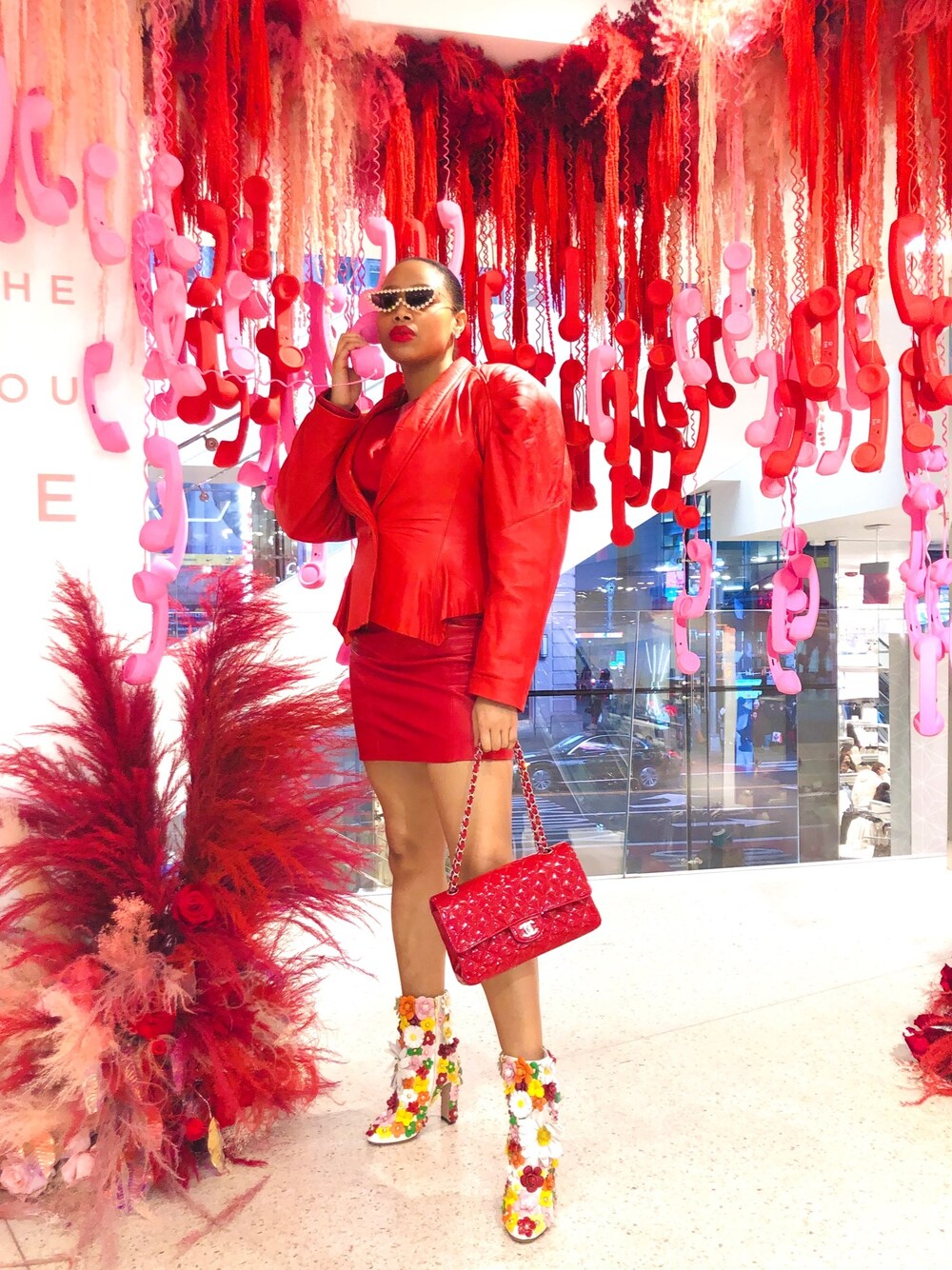 「chanel、springstyle、chic、GUCCI、red、VINTAGE、leather jacket、leather dress、dress、datenight」｜「GUCCIのアイテム（サングラス、その他）」を使った、Abby Love さん（レディース・165cm）の春コーディネートの1枚目の写真