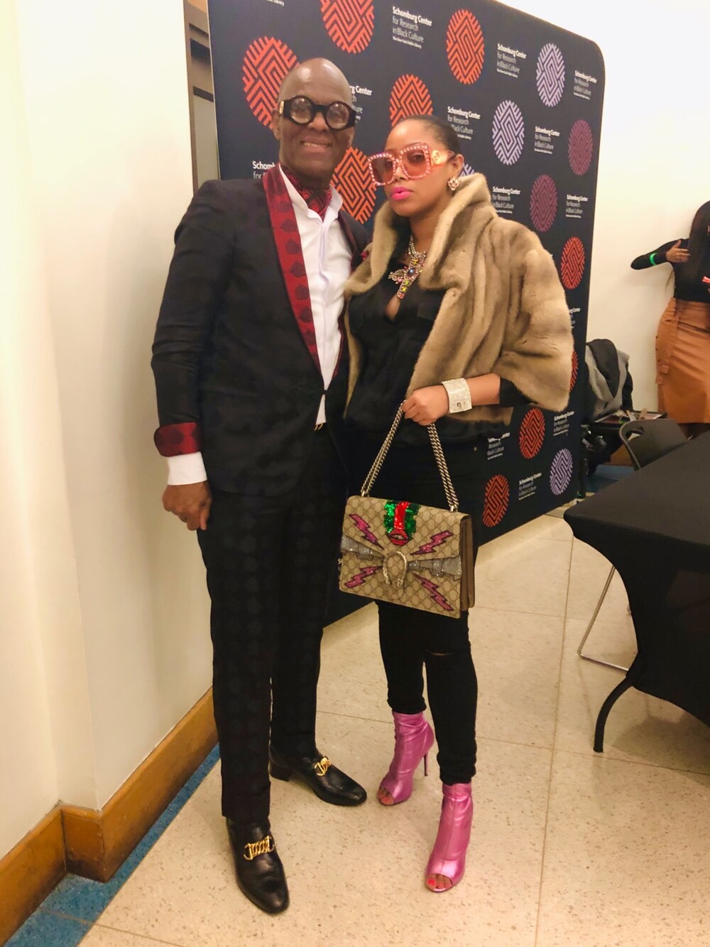 「BROWN、GUUCI、cozy、fur、VINTAGE、pink、boots、WINTER STYLE、metallic、Diamond 」｜「GUCCIの〔ディオニュソス〕 エンブロイダリー ショルダーバッグ（ショルダーバッグ、ブラウン系）」を使った、Abby Love さん（レディース・165cm）の春コーディネートの1枚目の写真
