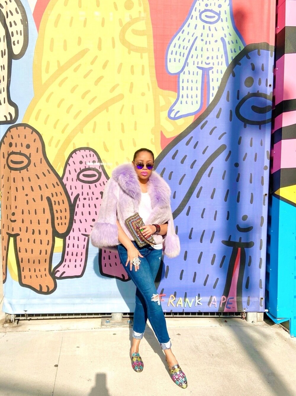 「loafers、purple、GUCCI、chic、demin、pattern、fur、jacket 、Dior」｜「VALENTINOのアイテム（ショルダーバッグ、その他）」を使った、Abby Love さん（レディース・165cm）の冬コーディネートの1枚目の写真