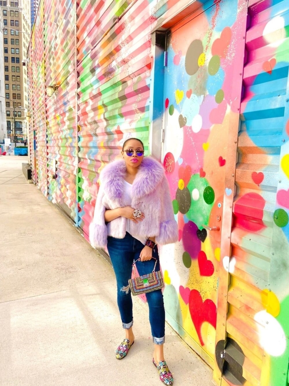 「fall style、GUCCI、purple、loafer、rippedjeans、Shades、cozy、jacket 、layering、slipons」｜「Christian Diorのアイテム（サングラス、パープル系）」を使った、Abby Love さん（レディース・165cm）の冬コーディネートの1枚目の写真
