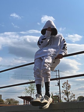 「オフホワイト」｜「アイテム（カーゴパンツ）」を使った、tentoさん（メンズ・180cm）の春コーディネート