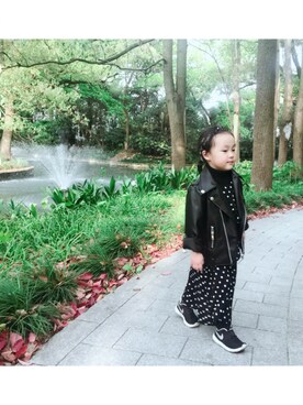 「アイテム（ライダースジャケット、ブラック系）」を使った、MoMoさん（キッズ・100cm）の春コーディネート