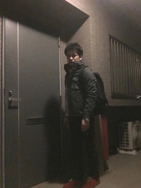 「シップス」｜「アイテム（アナログ腕時計）」を使った、ノーリンさん（メンズ・165cm）の春コーディネート