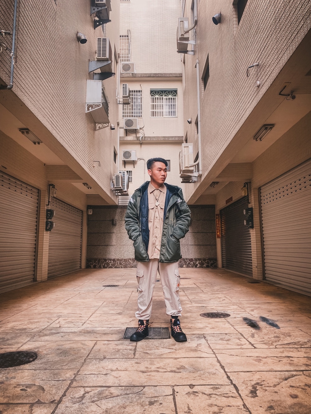 「台南、日常、軍裝外套」｜「AVIREXのavirex/ アヴィレックス / MULTI POCKETS STENCIL N-3/ マルチポケット　ステンシル　N-3（ブルゾン、その他）」を使った、Ptさん（メンズ・174cm）の冬コーディネートの1枚目の写真