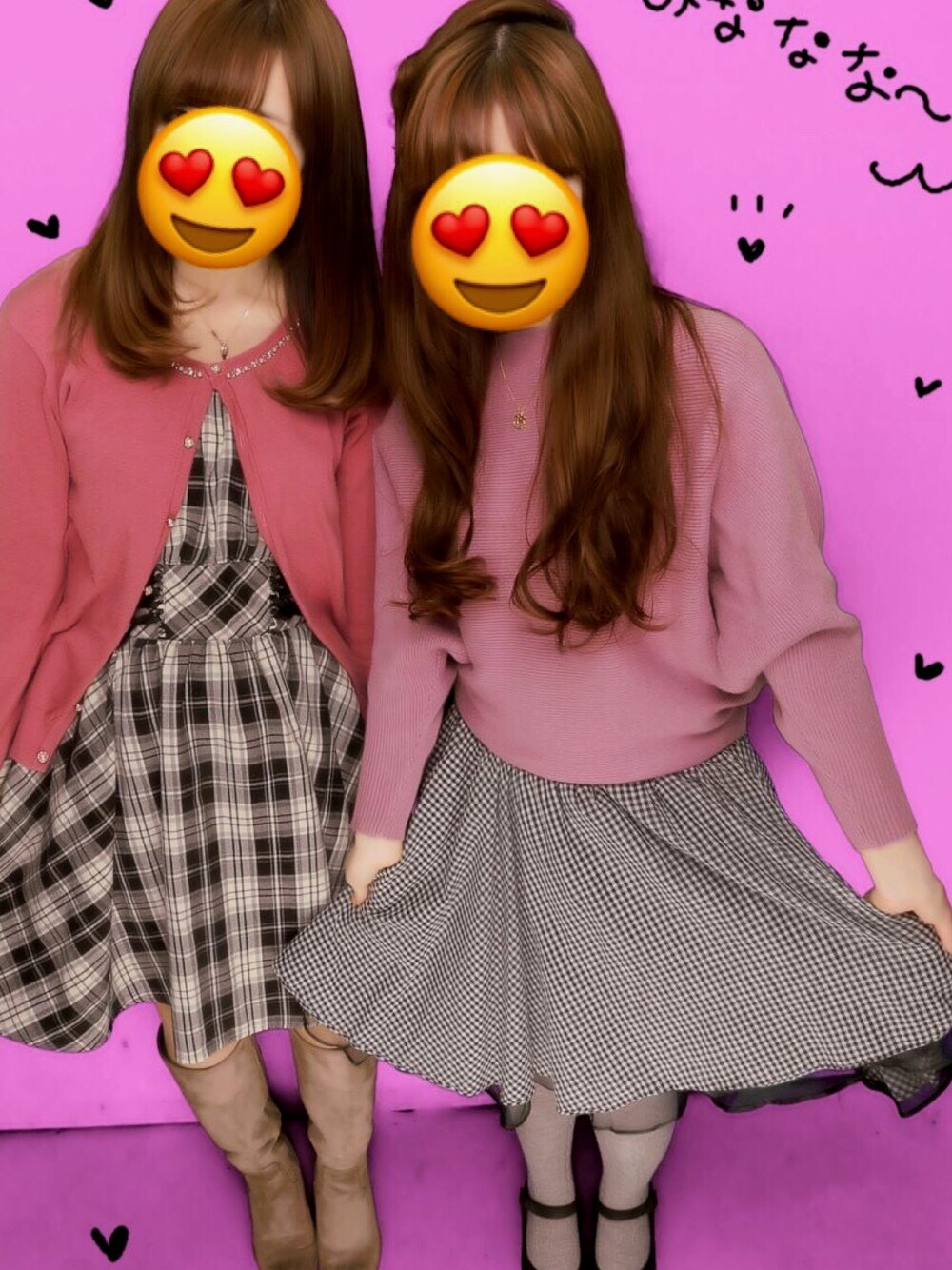 「お買い物、セール、黒、ピンク、ワンピース、ギンガムチェック、双子コーデ、冬コーデ、大学生、仲良し」｜「VISのアイテム（カーディガン/ボレロ、ピンク系）」を使った、nanaさん（レディース・155cm）の冬コーディネートの1枚目の写真