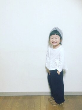 「ぺプラムトップス」｜「アイテム（モカシン/デッキシューズ）」を使った、a o さん（キッズ・100cm）の冬コーディネート