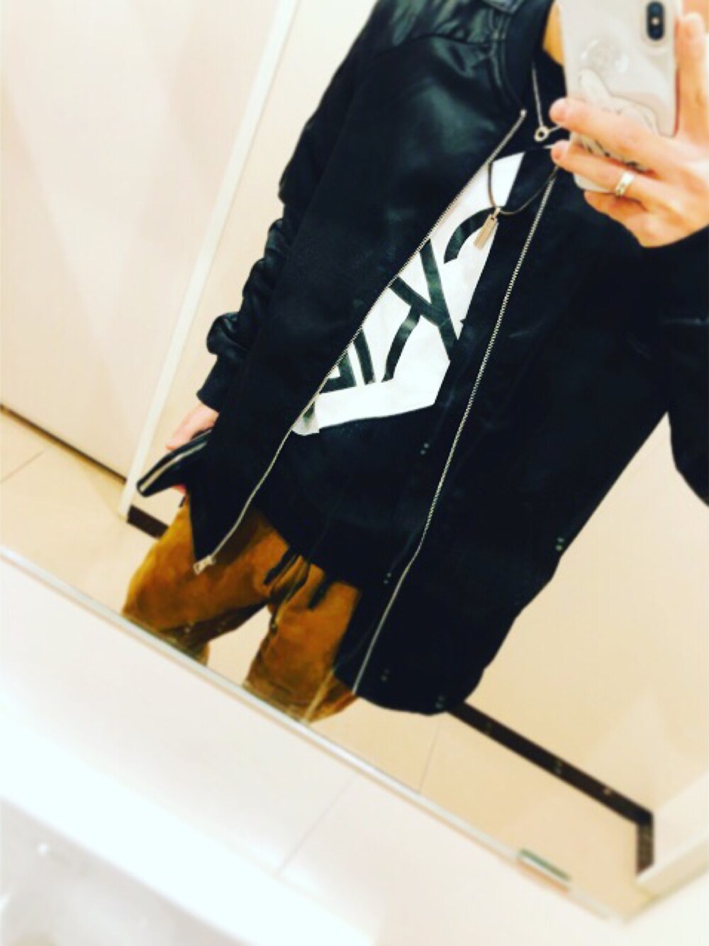 「Dickies、adidas、ZARA、H&M、カジュアル、ストリート、おしゃれさんと繋がりたい、ootd、休日スタイル」｜「Dickiesのアイテム（スウェット、ブラック系）」を使った、yokkunさん（メンズ・168cm）の冬コーディネートの1枚目の写真