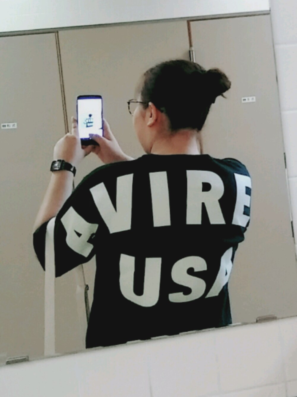 「AVIREX」｜「AVIREXのアイテム（Tシャツ/カットソー、ブラック系）」を使った、CHIKOさん（レディース・160cm）の春コーディネートの1枚目の写真