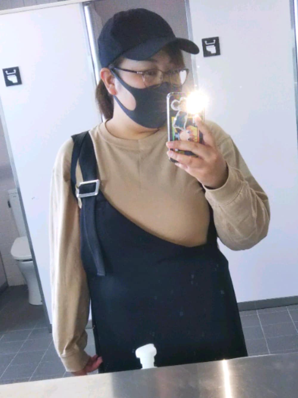 「サロペットスカート」｜「しまむらのアイテム（オールインワン・サロペット、ブラック系）」を使った、CHIKOさん（レディース・160cm）の秋コーディネートの1枚目の写真