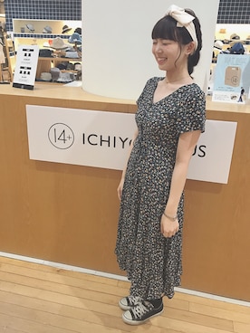 「アイテム（ヘアバンド、ホワイト系）」を使った、14+ あべのHOOP店 スタッフさん（レディース・165cm）の夏コーディネート