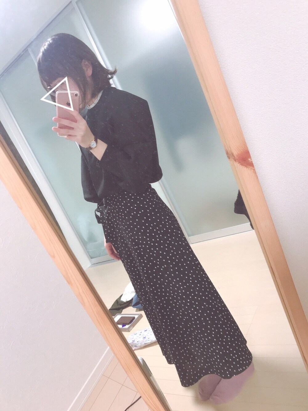 「シンプル、カジュアルコーデ、ブラックコーデ、ドットスカート、くすみピンク、ガチメガネ、外ハネ、ボリューム袖、フリル襟、ちびっこ」｜「GUのアイテム（Tシャツ/カットソー、その他）」を使った、ユズルさん（レディース・150cm）の春コーディネートの1枚目の写真