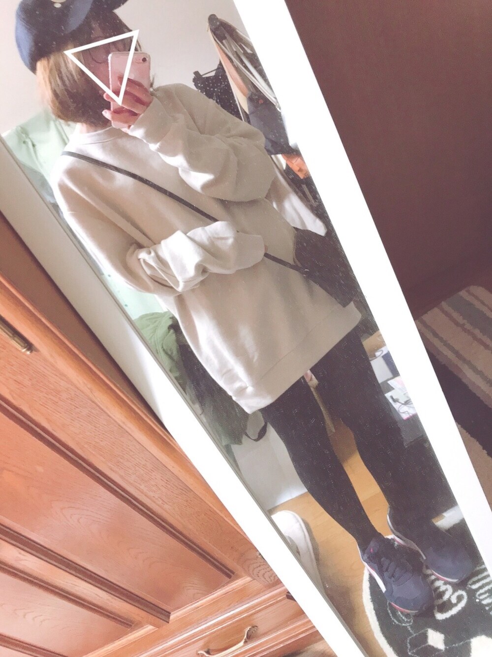 「メンズサイズ、ビッグスウェット、ﾜﾝﾋﾟｰｽ風、キャップ×メガネ、ガチメガネ、スポーツミックス、ミニバッグ、タイツ×スニーカー、プチプラコーデ」｜「MILKFED.の【mini11月号掲載商品】BASE BALL CAP "MFD."（キャップ、ブルー系）」を使った、ユズルさん（レディース・150cm）の春コーディネートの1枚目の写真