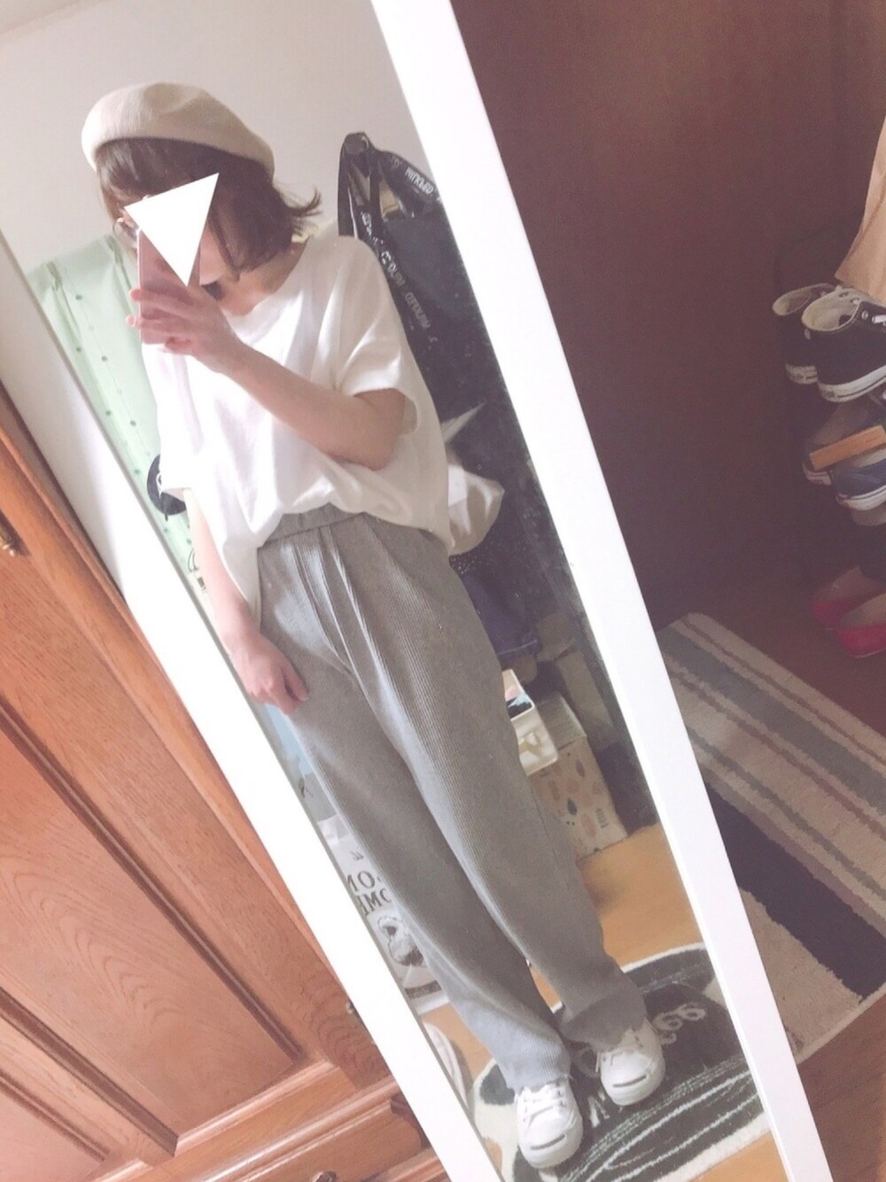 「仲良しリンクフェス告知、ゆるトップス、リブパンツ、シンプルコーデ、カジュアルコーデ、ベレー帽×メガネ、春夏コーデ、ワントーンコーデ、ジャックパーセル、半袖スウェット」｜「GUのアイテム（ハンチング/ベレー帽、ベージュ系）」を使った、ユズルさん（レディース・150cm）の春コーディネートの1枚目の写真