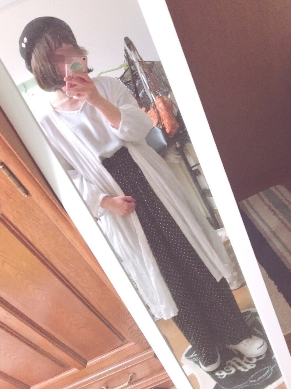 「ベレー帽、ドットパンツ、ワイドパンツ、ロングシャツ、ゆるトップス、シンプルコーデ、モノトーン、ジャックパーセル、LIVEコーデ、リブトップス」｜「Dot＆Stripes CHILD WOMANのかざり釦ベレー帽（ハンチング/ベレー帽、ブラック系）」を使った、ユズルさん（レディース・150cm）の春コーディネートの1枚目の写真