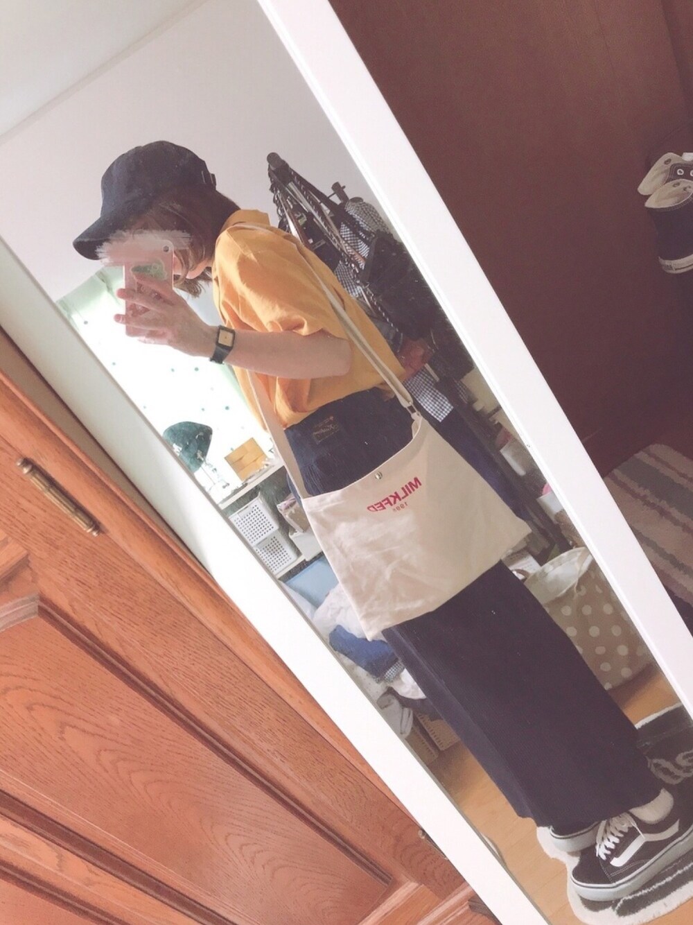 「夏、オープンカラーシャツ、黄色、リネンシャツ、サーマル、ロングスカート、ネイビー×イエロー、スタバ、サコッシュ、キャップ×メガネ」｜「Dickiesのディッキーズスマイル刺繍CAP（キャップ、ブルー系）」を使った、ユズルさん（レディース・150cm）の夏コーディネートの1枚目の写真