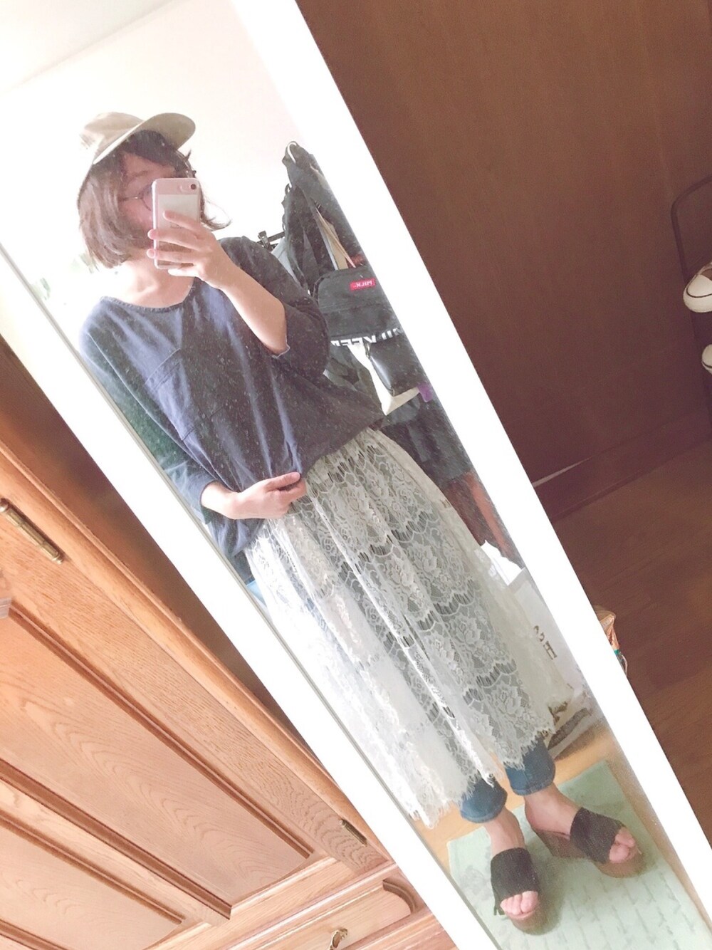 「カジュアル、職場、レースワンピース、ゆるコーデ、厚底サンダル、ポケット付き、久しぶりに着た服、キャップ女子、ガチメガネ」｜「GLOBAL WORKのローキャップ/727849（キャップ、ベージュ系）」を使った、ユズルさん（レディース・150cm）の夏コーディネートの1枚目の写真