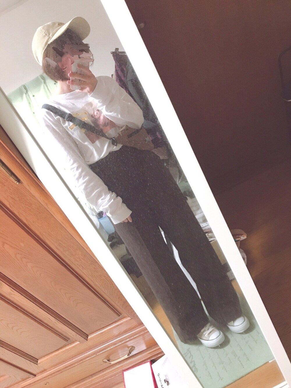 「電車待ち、センタープレス、ワイドパンツ、フォトT、くまさん、ボディバッグ、ブラウン、キャップ×メガネ、ガチメガネ、ロンT」｜「MILKFED.のCORDUROY LOGO CAP（キャップ、ベージュ系）」を使った、ユズルさん（レディース・150cm）の秋コーディネートの1枚目の写真