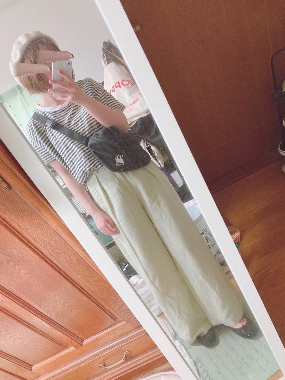 「低身長、バレエシューズ、ボーダートップス、ピスタチオ、ワイドパンツ、リネンパンツ、ベレー帽×メガネ、ボディバッグ、リラックススタイル、サマーベレー」｜「GUのアイテム（ハンチング/ベレー帽、ベージュ系）」を使った、ユズルさん（レディース・150cm）の夏コーディネートの1枚目の写真