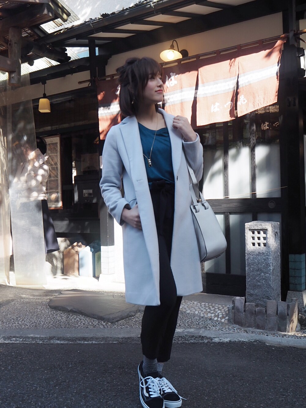 JUSGLITTYのチェスターコートを使った人気ファッション