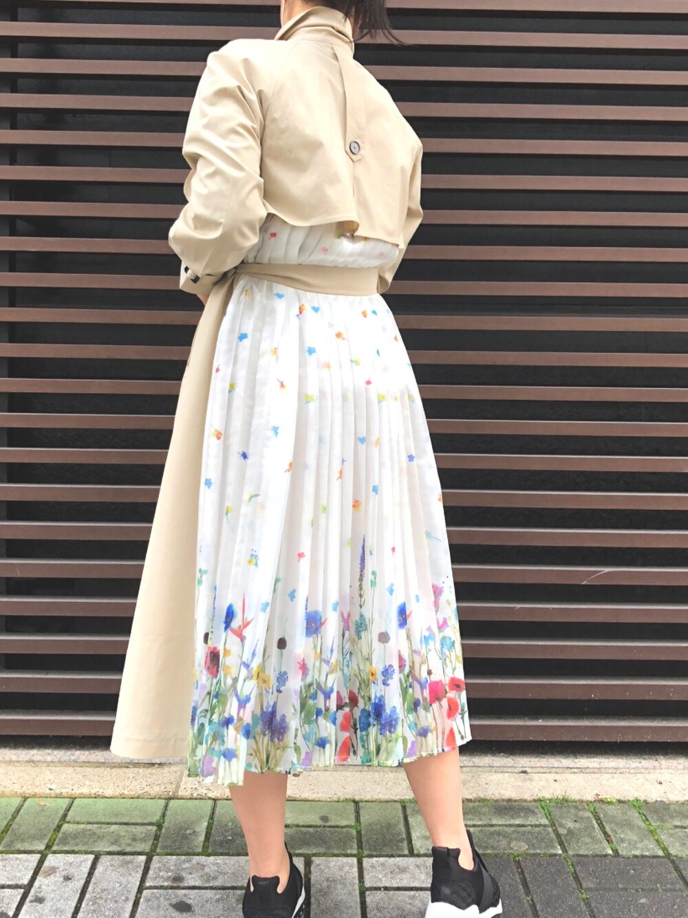 「花柄、大人コーデ、春色、シンプルコーデ、低身長、花柄コート、オトナ女子、はるコーデ、ラブレス名古屋」｜「nowarttのnowartt バックプリーツトレンチ（トレンチコート、ベージュ系）」を使った、miho1023さん（レディース・155cm）の春コーディネートの1枚目の写真