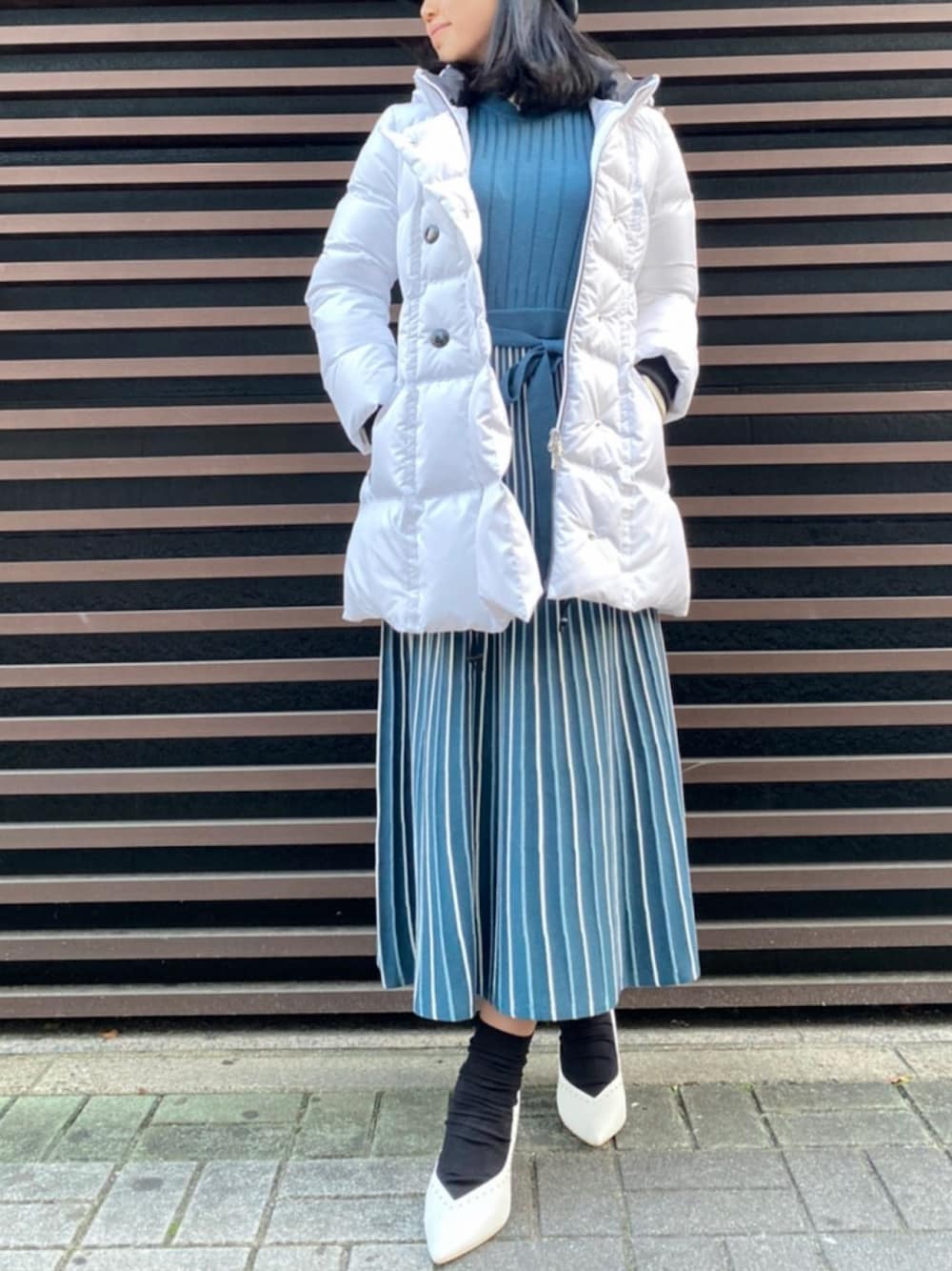 「トレンド、グリーン、ダウン、ニットワンピース、大人コーデ、かわいい、秋冬コーデ、白ダウン、ラブレス名古屋、ワンヒース」｜「LOVELESSのホワイト ミレーヌ ダウン（ダウンジャケット/コート、ホワイト系）」を使った、miho1023さん（レディース・155cm）の秋コーディネートの1枚目の写真