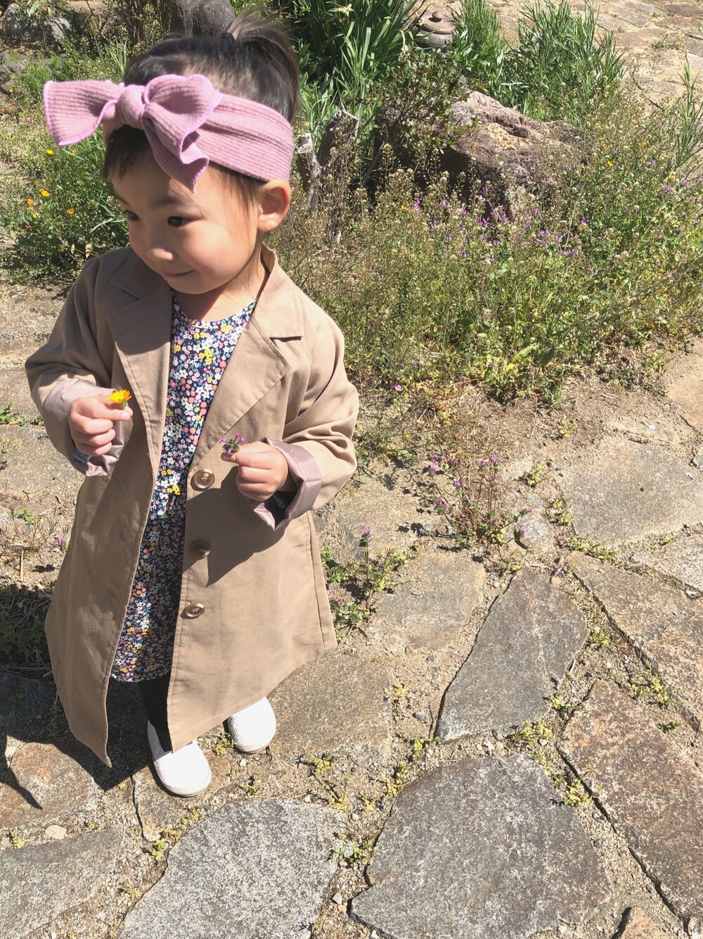 「平成最後のWEARISTAセンバツ、女の子、カジュアルコーデ、スキニーデニム、シンプルコーデ、韓国子供服、春コーデ、トレンチコート、バースデイ、女の子コーデ」｜「Birthdayのアイテム（トレンチコート、ベージュ系）」を使った、em*さん（キッズ・100cm）の春コーディネートの1枚目の写真