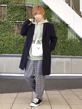 「カジュアルダウン」｜「アイテム（チェスターコート）」を使った、伊藤慎之介さん（メンズ・163cm）の冬コーディネート