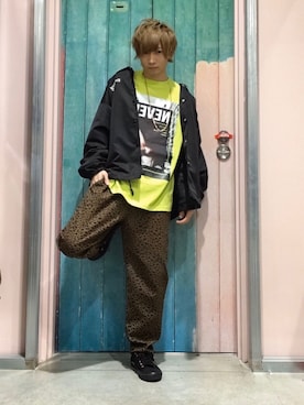 「グラフィックＴ」｜「アイテム（ブルゾン）」を使った、伊藤慎之介さん（メンズ・163cm）の春コーディネート
