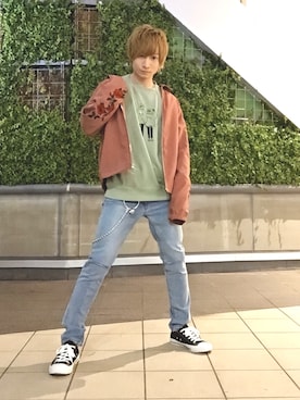 「バラ柄」｜「アイテム（ブルゾン）」を使った、伊藤慎之介さん（メンズ・163cm）の春コーディネート