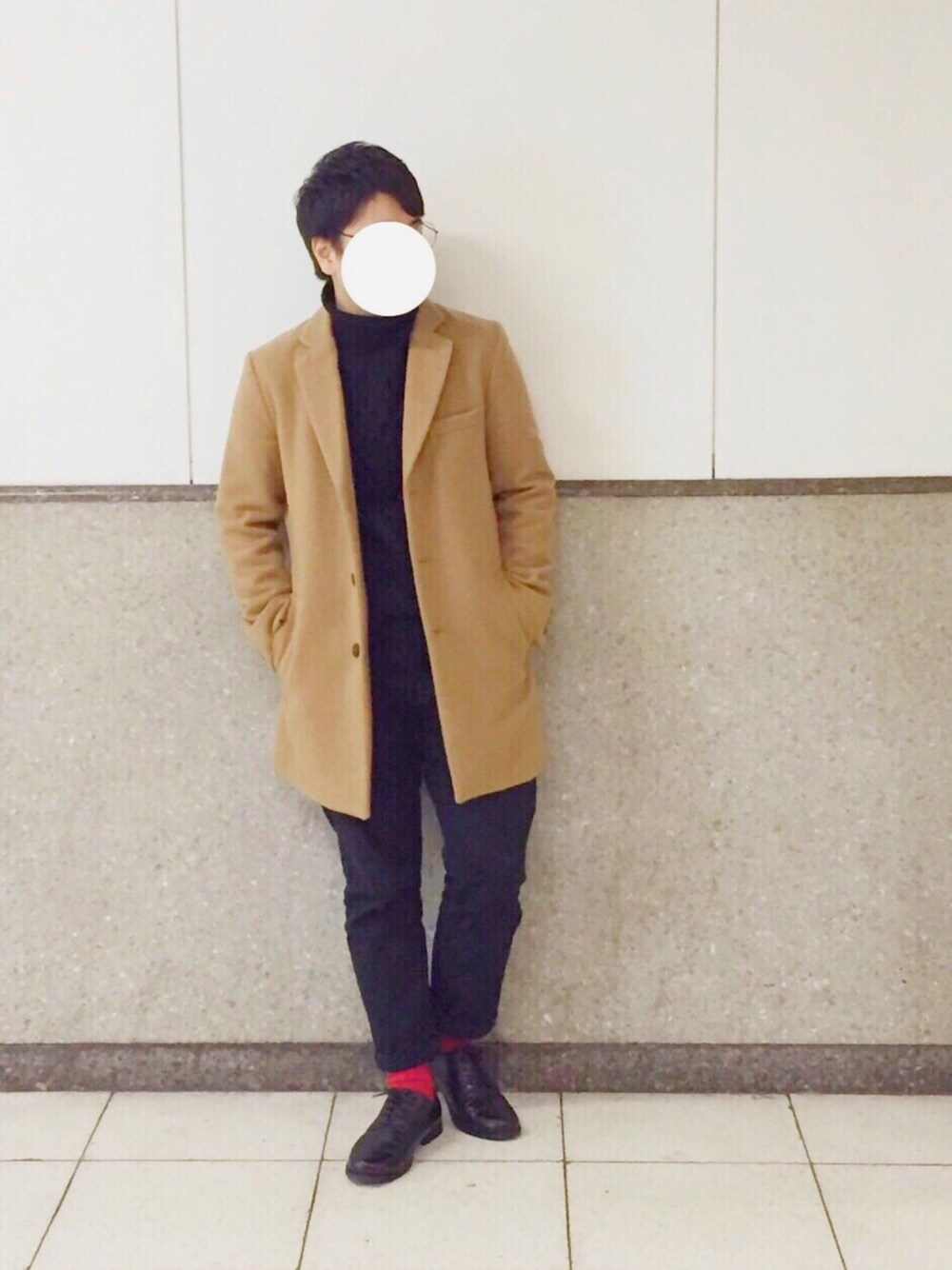 「黒、コート」｜「Right-onの【BACK NUMBER】チェスターコート（チェスターコート、ベージュ系）」を使った、ゆうまさん（メンズ・167cm）の冬コーディネートの1枚目の写真