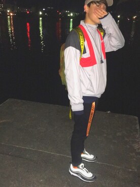 「OFF-WHITE」｜「アイテム（スウェット）」を使った、だーまんさん（メンズ・175cm）の秋コーディネート