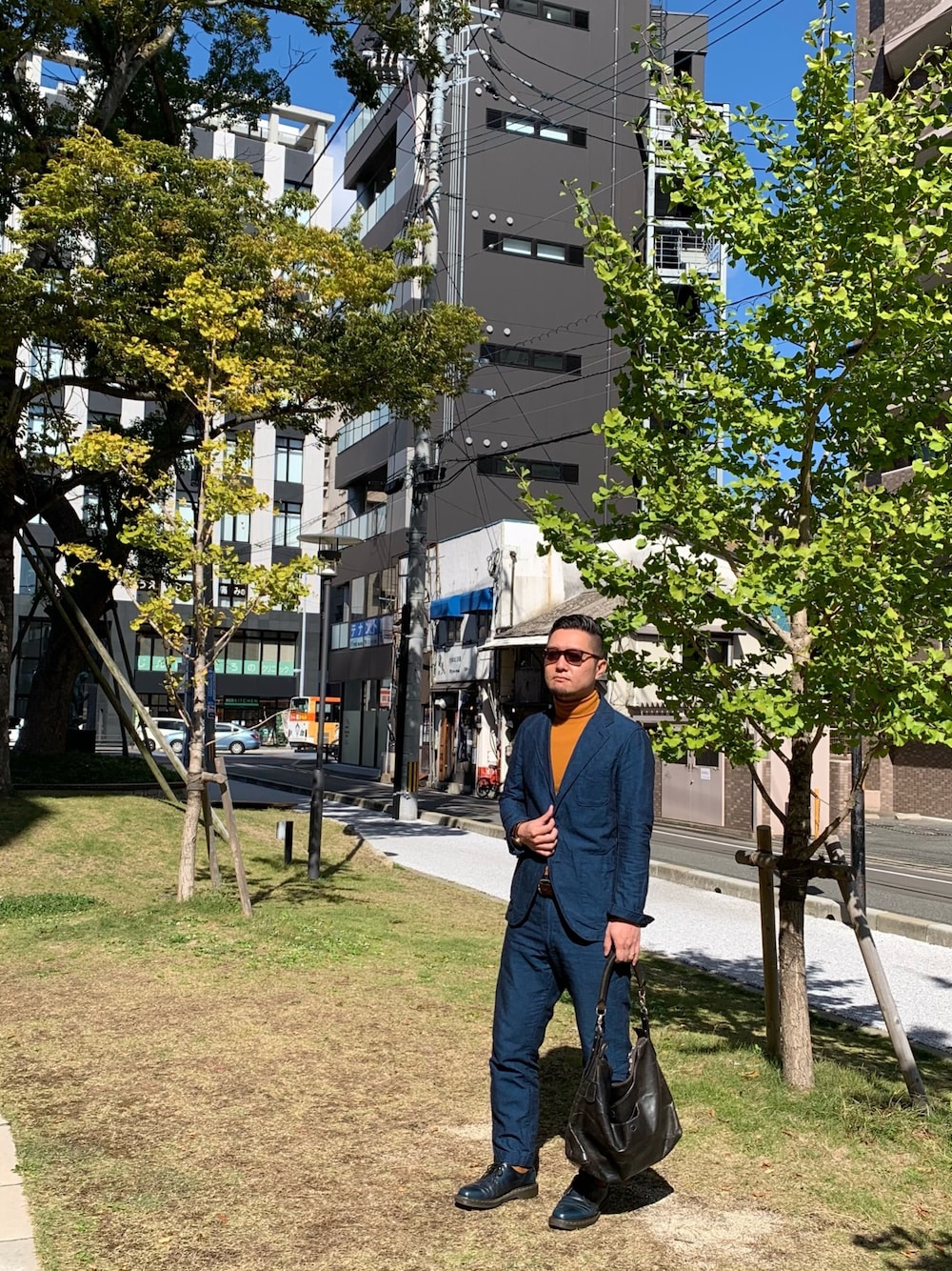 「秋のコーデ、リネンジャケット、リネンパンツ、リネンセットアップ、ハリウッドランチマーケット、からし色、マスタード、ダークブルー、キレイめ、おしゃれさんと繋がりたい」｜「FREEMANS SPORTING CLUBのFREEMANS SPORTING CLUB JP　C/L OTTOMAN SHACKET（その他アウター、ブルー系）」を使った、to48さん（メンズ・173cm）の秋コーディネートの1枚目の写真