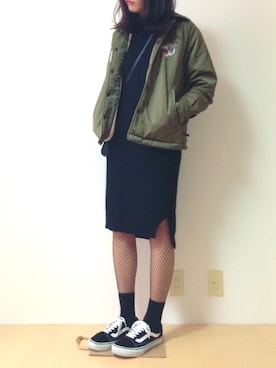 「黒ワンピ」｜「アイテム（その他アウター）」を使った、かりんさん（レディース・166cm）の春コーディネート
