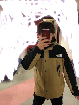 「ザノースフェイス」｜「アイテム（マウンテンパーカー）」を使った、みつさん（メンズ・170cm）の冬コーディネート