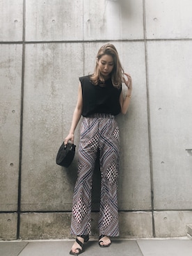 「EVRIS（エヴリス）のサイドオープンタンクトップ（Tシャツ/カットソー、ブラック系）」を使った、yukino さん（レディース・164cm）の春コーディネート