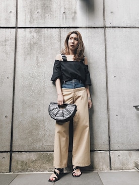 「アイテム（デニムパンツ、ベージュ系）」を使った、yukino さん（レディース・164cm）の春コーディネート