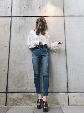 「EVRIS（エヴリス）のバックオープンスウェットトップス（スウェット、ホワイト系）」を使った、yukino さん（レディース・164cm）の春コーディネート