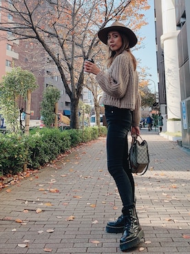 「RESEXXY（リゼクシー）のケーブルローピングニットトップス（ニット/セーター、ベージュ系）」を使った、yukino さん（レディース・164cm）の冬コーディネート