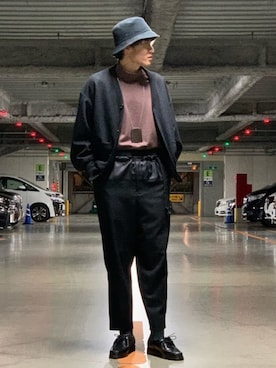 「STAMPD（スタンプド）のアイテム（帽子）」を使った、松本 幸さん（メンズ・180cm）の冬コーディネート