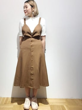 「アイテム（ジャンパースカート、ブラウン系）」を使った、I am I ONEROOMさん（レディース・164cm）の夏コーディネート