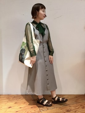 「アイテム（ジャンパースカート、グレー系）」を使った、I am I ONEROOMさん（レディース・158cm）の夏コーディネート