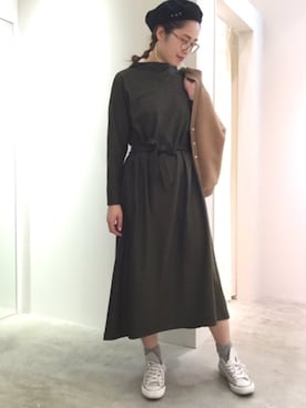 「ワンピース×スニーカー」｜「アイテム（ハンチング/ベレー帽）」を使った、I am I ONEROOMさん（レディース・162cm）の秋コーディネート