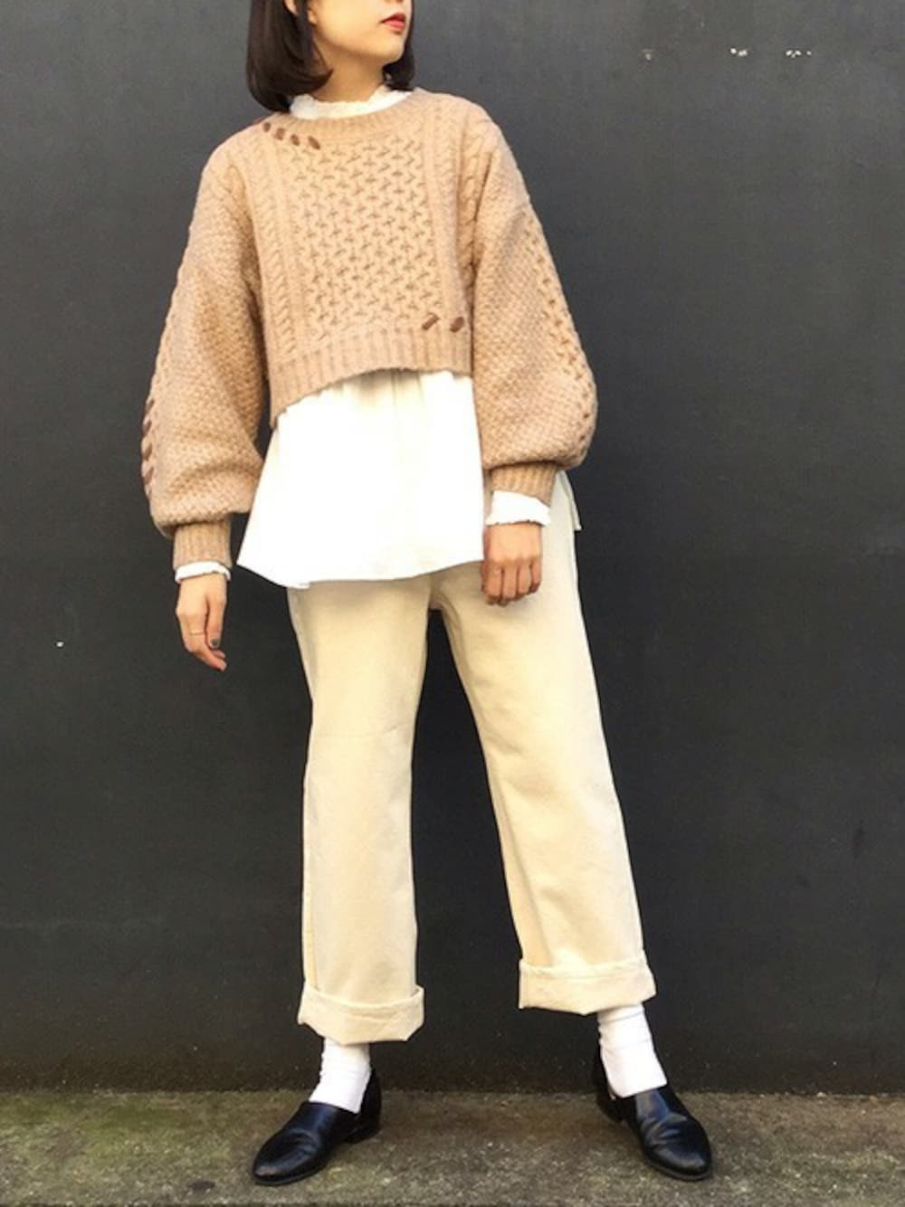 「ニット、ホワイト、ベージュ、I am I、ケーブルニット、冬コーデ、ロンT、冬、IamI、IamI in fact…」｜「I am I in fact...のアラン編み　クロップドプルオーバー（ニット/セーター、ベージュ系）」を使った、I am I ONEROOMさん（レディース・165cm）の冬コーディネートの1枚目の写真