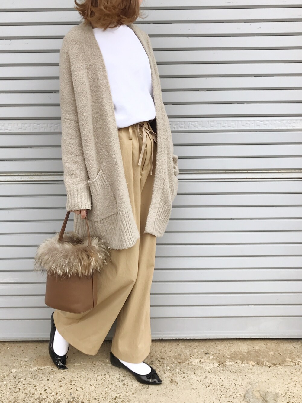「カジュアルコーデ、春コーデ、シンプルコーデ、ベージュ、GU、バレエシューズ、ロングカーディガン、ワイドパンツ、きれいめカジュアル、ootd」｜「SAINT JAMESのSAINT JAMES/セントジェームス　OUESSANT（Tシャツ/カットソー、ホワイト系）」を使った、ukapiさん（レディース・158cm）の春コーディネートの1枚目の写真