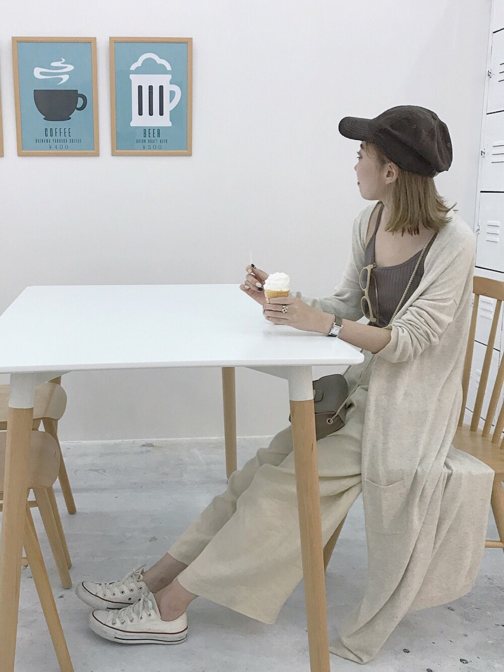 「ワイドパンツ、ロングカーディガン、シンプル、休日スタイル、沖縄、コンバース、キャミソール、秋のコーデ、カジュアル、キャップ」｜「SLOBE IENAのベルトツキ リネンカラーパンツ◆（その他パンツ、ベージュ系）」を使った、ukapiさん（レディース・158cm）の秋コーディネートの1枚目の写真